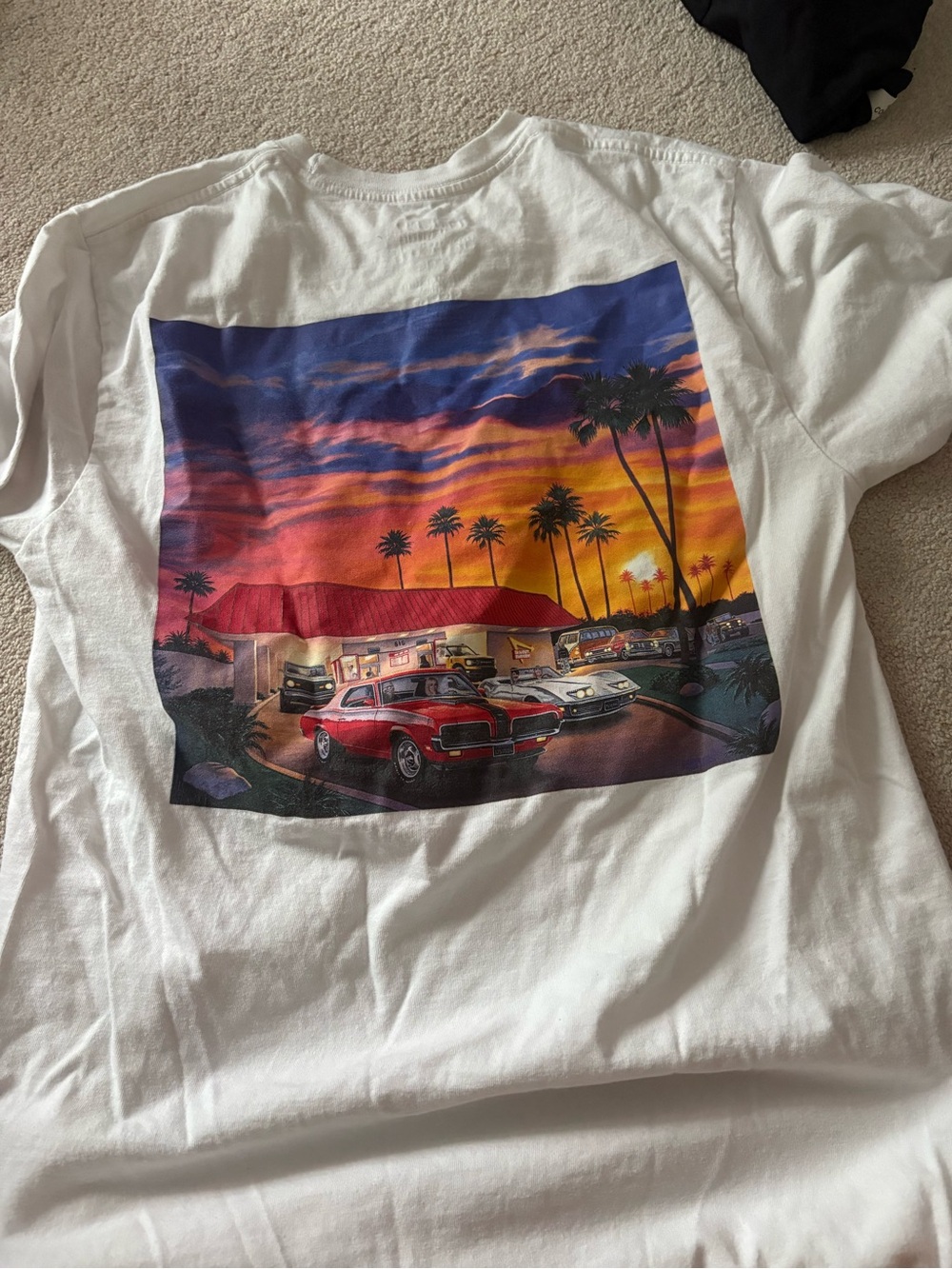 IN-N-OUT BURGER TEE FROM CALIFORNIA IN SIZE MEDIUM